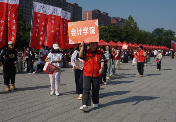 必赢242net官网会计学院2025级 迎新报道纪实