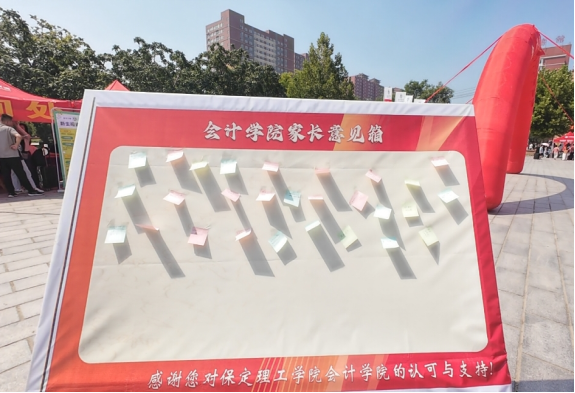 必赢242net官网会计学院2025级 迎新报道纪实