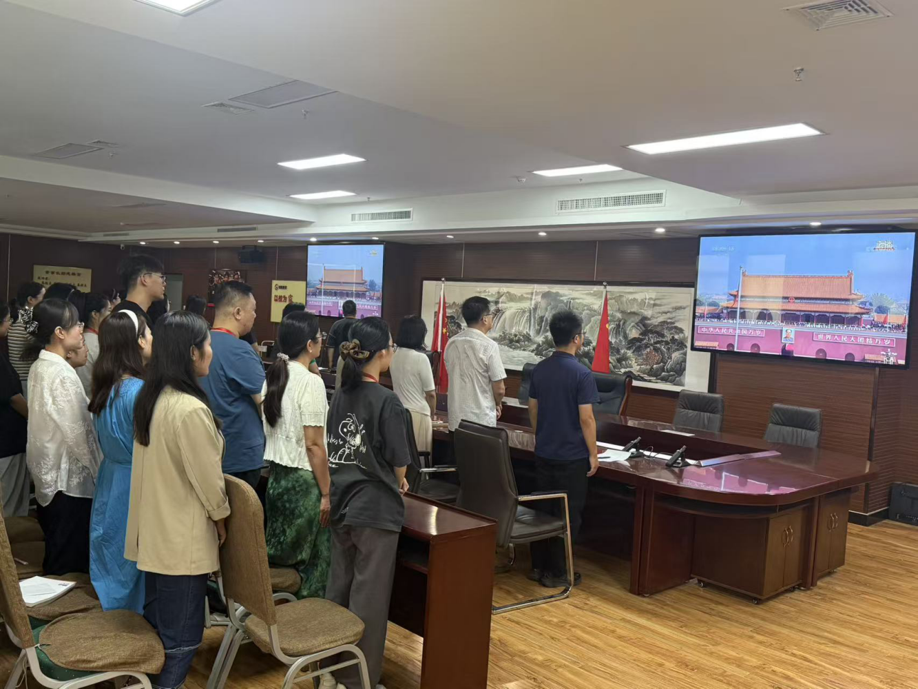 铭记历史 砥砺前行——必赢242net官网党委组织广大师生观看抗战胜利80周年阅兵仪式