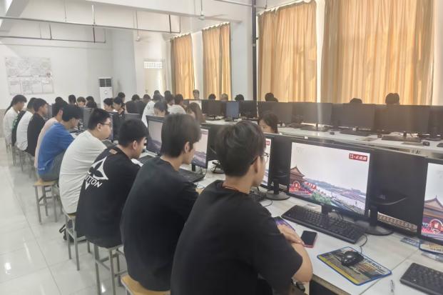 【热血观阅兵，奋进鉴初心】信息科学与工程学院全体师生共赏阅兵仪式，厚植爱国情怀