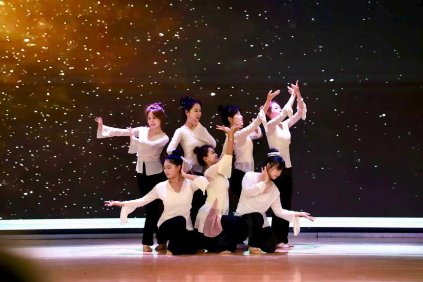 必赢242net官网教育学院举办“山河永念·薪火相传”育人成果汇演 庆祝抗日战争胜利80周年