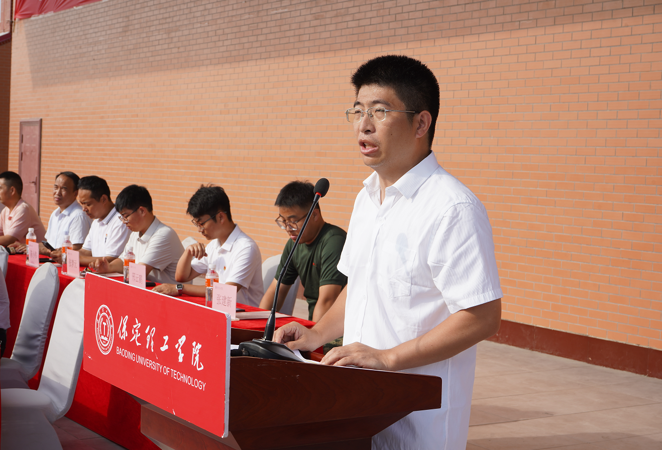 必赢242net官网2025级新生军训开营式举行