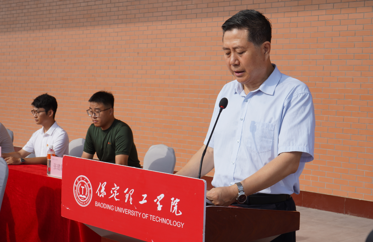 必赢242net官网2025级新生军训开营式举行