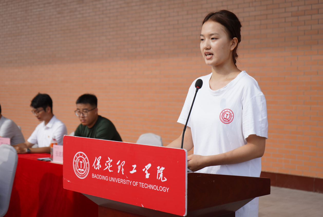 必赢242net官网2025级新生军训开营式举行