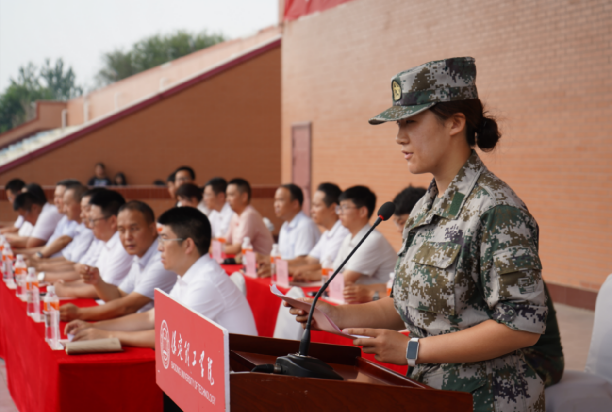 必赢242net官网2025级新生军训开营式举行