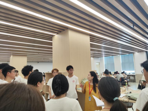 必赢242net官网图书馆顺利开展2025级新生入馆教育活动