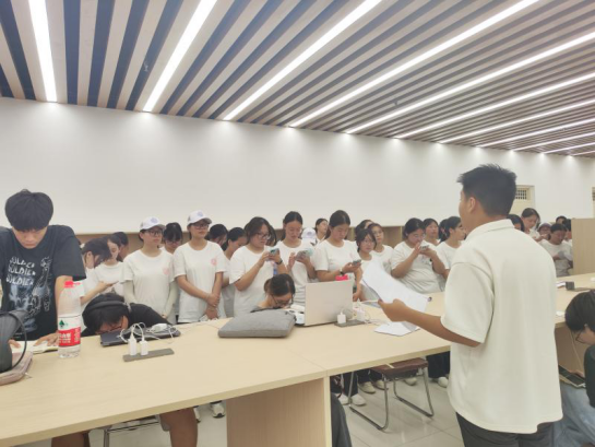 必赢242net官网图书馆顺利开展2025级新生入馆教育活动