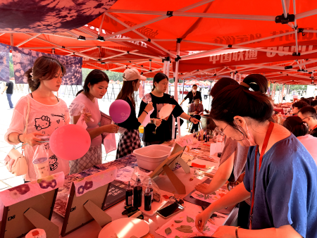 布上生花迎新秀 方寸拓印见新颜——艺术学院视觉传达设计专业迎新活动圆满举行