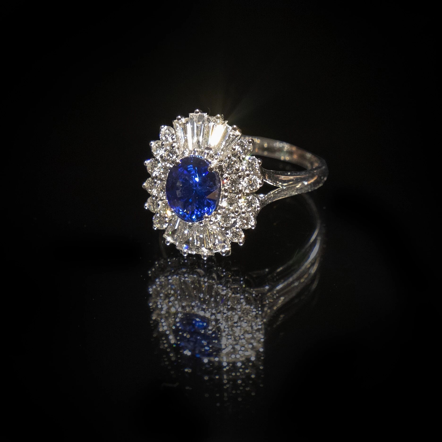 校企携手添彩迎新！河北矿业资源旗下保定地矿宝石店携珍贵矿物晶体助力宝石及材料工艺学专业新生启航