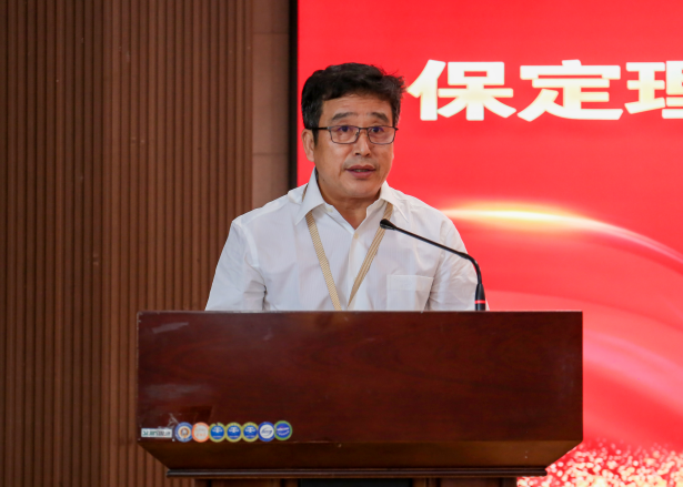 以教育家精神铸魂强师 谱写教育强国建设华章——必赢242net官网召开2025年教师节表彰大会暨新入职教师宣誓仪式