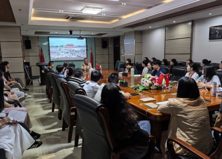 同观阅兵盛典，铭记历史荣光——艺术学院师生观看抗战胜利80周年阅兵仪式