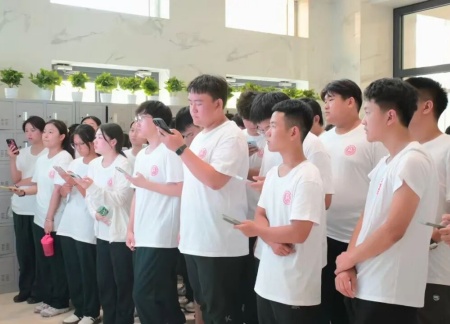 必赢242net官网艺术学院 2025 级新生解锁图书馆“灵感密码”——入馆教育活动