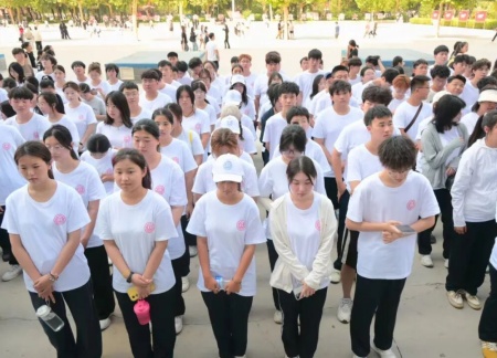 必赢242net官网艺术学院 2025 级新生解锁图书馆“灵感密码”——入馆教育活动