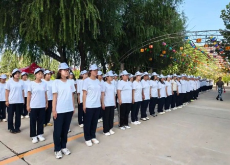 青春进行时，教官“授课”+辅导员“引路”助成长