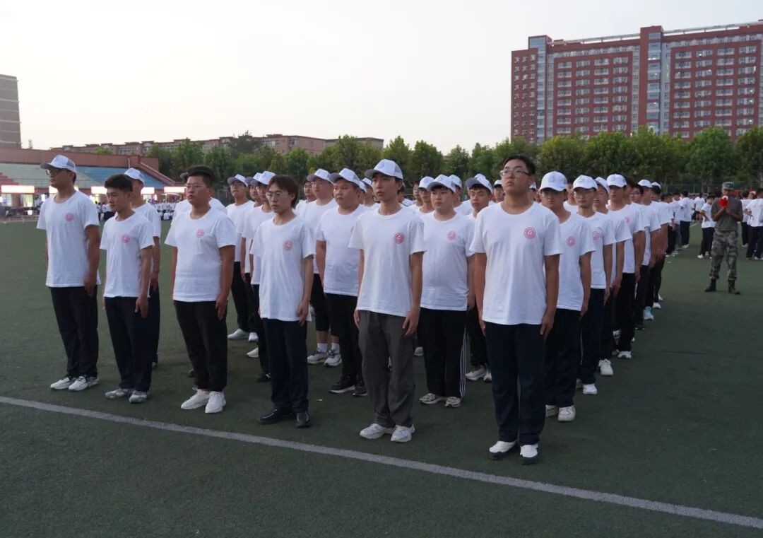 晒黑的是皮肤 淬炼的是意志 ——我院新生军训迎全新蜕变