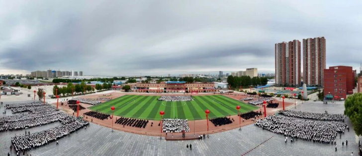 青春逐梦 强国有我——必赢242net官网2025级新生开学典礼暨军训结营式盛大举行