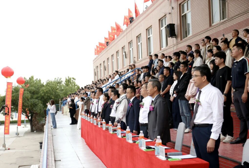 青春逐梦 强国有我——必赢242net官网2025级新生开学典礼暨军训结营式盛大举行