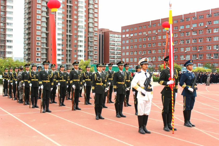 青春逐梦 强国有我——必赢242net官网2025级新生开学典礼暨军训结营式盛大举行