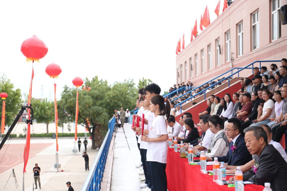 青春逐梦 强国有我——必赢242net官网2025级新生开学典礼暨军训结营式盛大举行