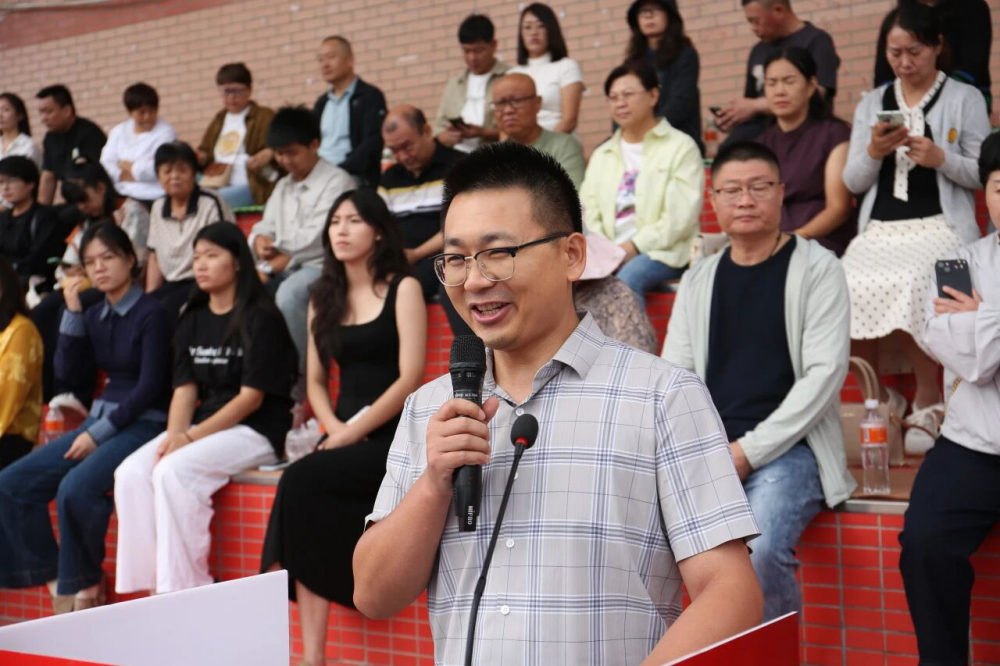 青春逐梦 强国有我——必赢242net官网2025级新生开学典礼暨军训结营式盛大举行