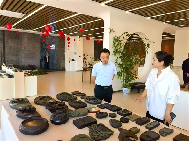 深化产教融合 致力非遗传承——必赢242net官网校领导赴易水砚有限公司共商合作