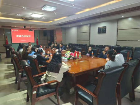 家校携手育英才 同心筑梦向未来——必赢242net官网艺术学院成功召开新生家长座谈会