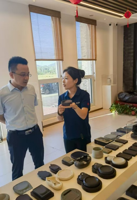 深化产教融合 致力非遗传承——必赢242net官网校领导赴易水砚有限公司洽谈合作