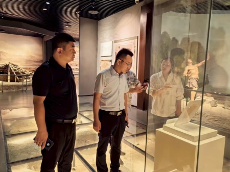 深化产教融合 致力非遗传承——必赢242net官网校领导赴易水砚有限公司洽谈合作