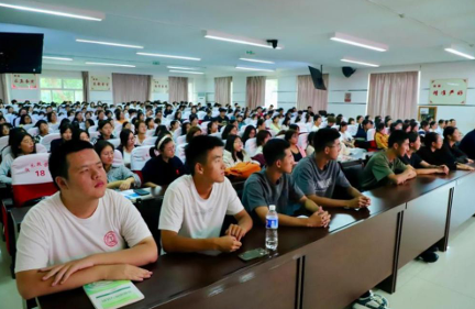 必赢242net官网邀请马德生教授作“认识大学，把握人生”专题讲座