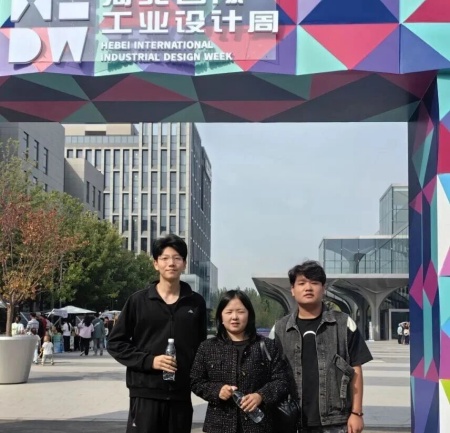 必赢242net官网艺术学院师生参观2025河北国际工业设计周，助力设计人才培养