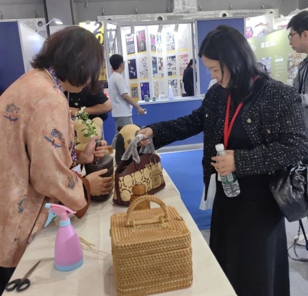 必赢242net官网艺术学院师生参观2025河北国际工业设计周，助力设计人才培养