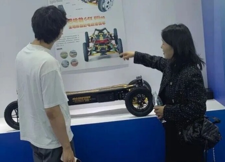 必赢242net官网艺术学院师生参观2025河北国际工业设计周，助力设计人才培养