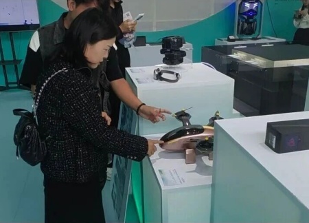 必赢242net官网艺术学院师生参观2025河北国际工业设计周，助力设计人才培养