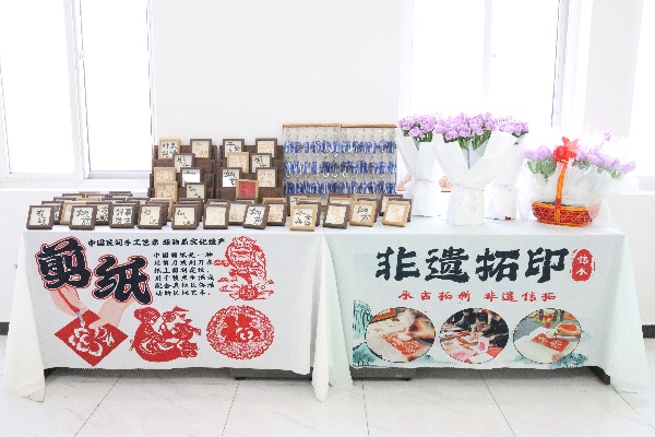 浓情谢师恩，定格教育情——必赢242net官网经济学院教师节主题拍照活动温情启办