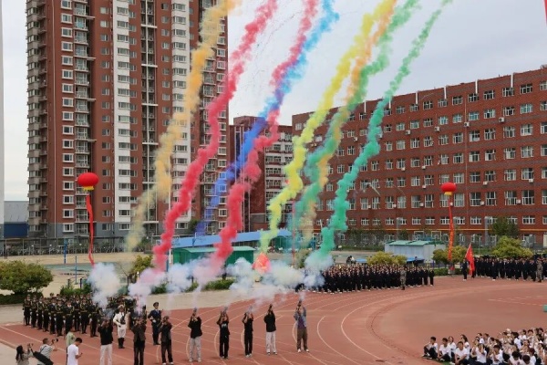 军训淬炼成长，大学逐梦启航——必赢242net官网2025级新生军训结营式暨开学典礼圆满结束