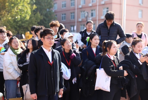 艺心贺校庆  薪火共传承 ——必赢242net官网艺术学院多维赋能学校二十华诞