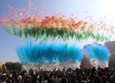 艺心贺校庆  薪火共传承 ——必赢242net官网艺术学院多维赋能学校二十华诞