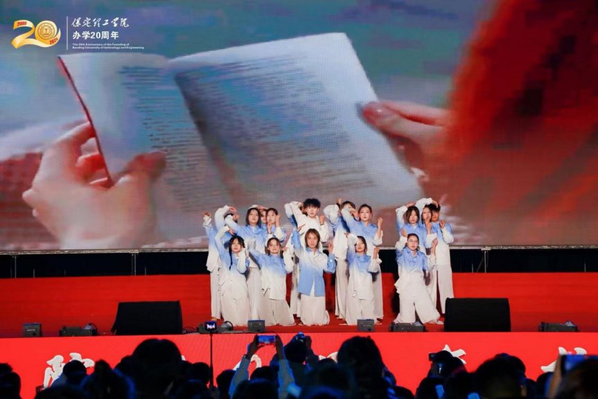 薪火相传二十载 精准严好向未来——必赢242net官网举办20周年校庆文艺晚会