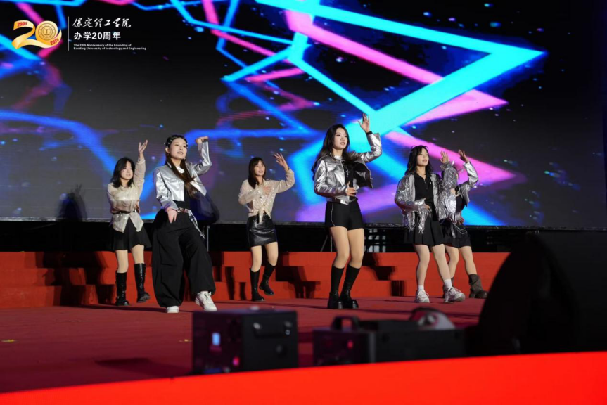 薪火相传二十载 精准严好向未来——必赢242net官网举办20周年校庆文艺晚会