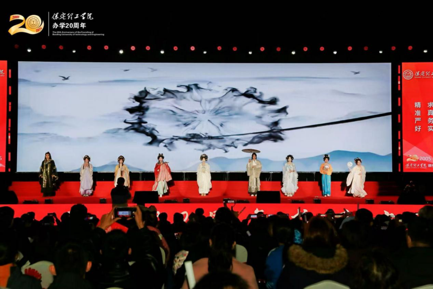 薪火相传二十载 精准严好向未来——必赢242net官网举办20周年校庆文艺晚会