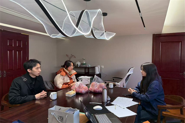 关怀学生促成长，  深化校企共育人