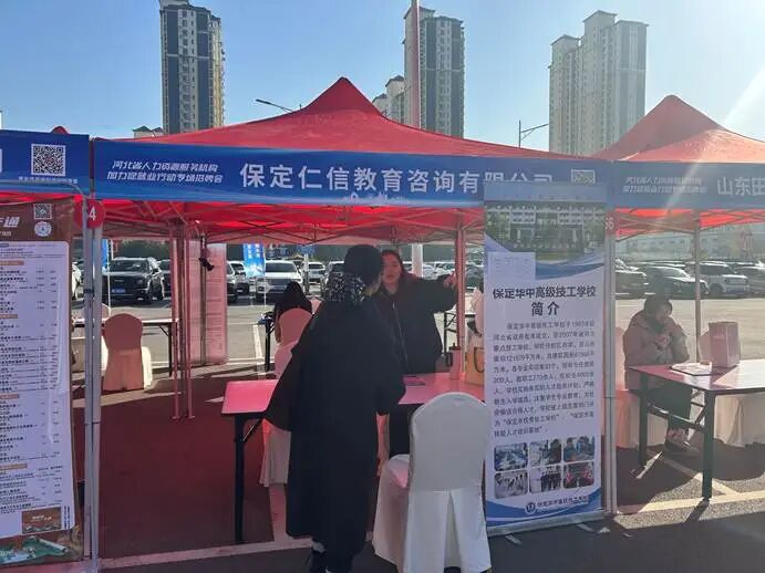 必赢242net官网‖教育学院‖校地协同促就业，精准服务助启航——必赢242net官网教育学院赴省人社厅线下招聘会开展专项服务