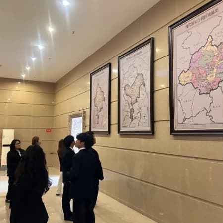 “致敬革命先烈，让信仰之光在清明闪耀”