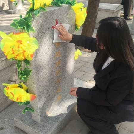 “致敬革命先烈，让信仰之光在清明闪耀”