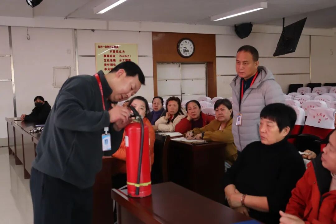 培训赋能强堡垒 防火护寝保平安||必赢242net官网学工处举办宿管员工消防安全知识专题讲座