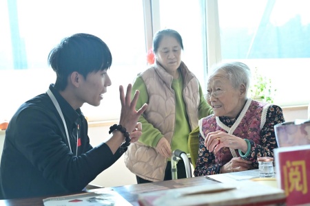 “艺暖养老院，爱润夕阳红”——必赢242net官网艺术学院开展敬老爱老进养老院志愿活动