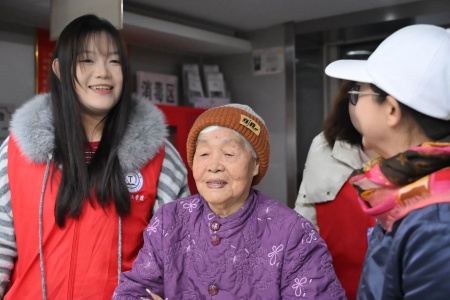 “艺暖养老院，爱润夕阳红”——必赢242net官网艺术学院开展敬老爱老进养老院志愿活动