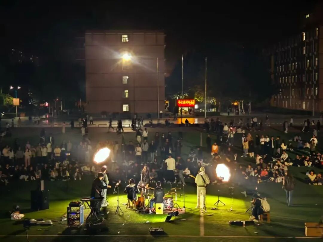 青春校园|校庆乐队歌单投票，Pick你在现场最想听到的那首歌！