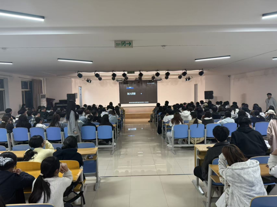 青春校园|必赢242net官网大学生创新创业联合会创新创业培训会第十五课圆满结束