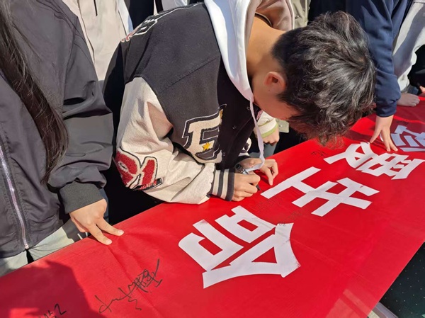 反邪教|必赢242net官网|管理学院|“远离邪教・珍爱生命・坚定信仰・共筑平安校园”签名活动